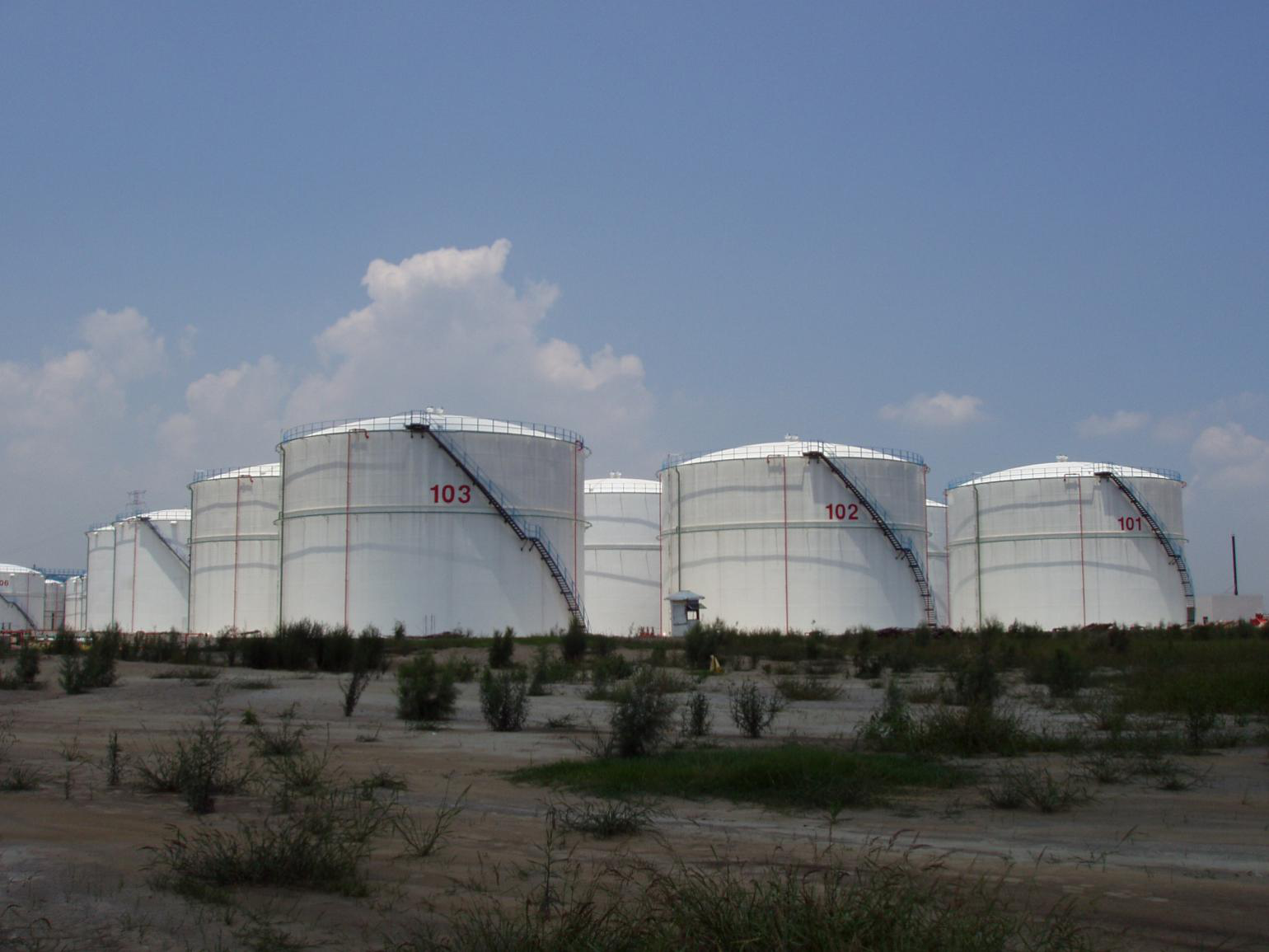 東莞金明油庫工程儲罐防腐案例